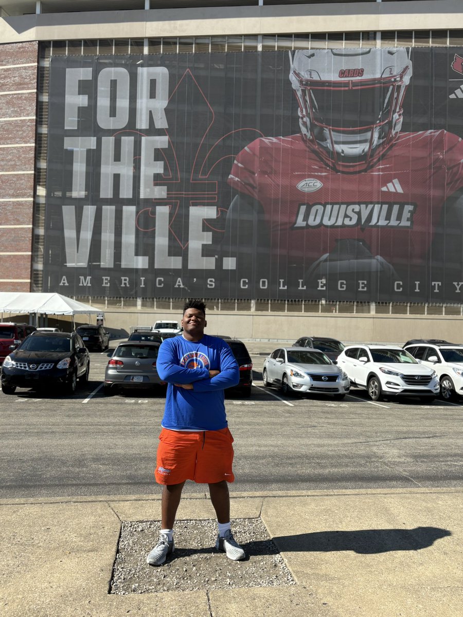 BlakeBillion's tweet photo. Had a great weekend at Louisville 
Really enjoyed the experience and the atmosphere and it was an amazing game.
Thank you @ULFBRecruiting for the visit and the experience.
@CoachROwens @pete_nochta13 @uofl 
@ycliff58 https://t.co/Y6pNSnNf1s