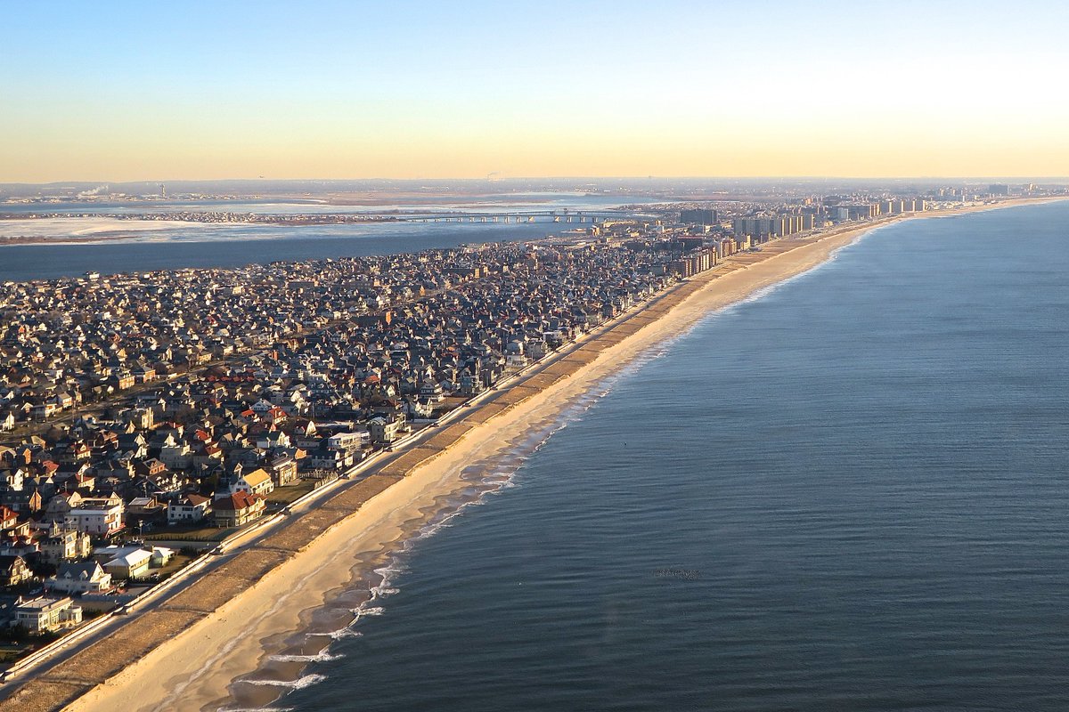 lighthawk_org's tweet photo. Our oceans and coastlines face constant threats. LightHawk works with partners to protect these vital ecosystems that provide food, store carbon, and offer beauty. Together, we’re making a difference from above! #ConservationInAction #ProtectOurCoastlines #LightHawk https://t.co/IIuAOTYGG6