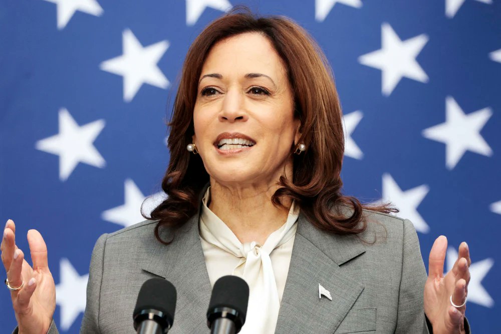 funder's tweet photo. Who else is absolutely, without a doubt, voting for Kamala Harris? #RegisterAndVoteBlueToday https://t.co/5DWDdPhGaU