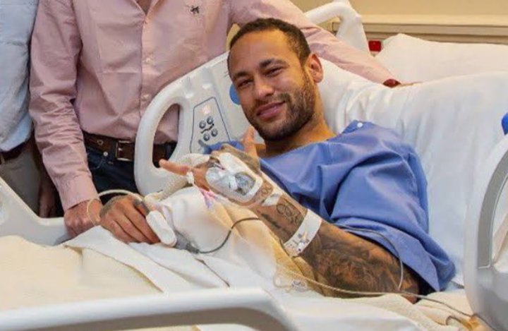 danimwtias's tweet photo. "tem que ser muito doente pra acreditar no neymar de volta no santos" 

eu: https://t.co/qpjXDKtpMv