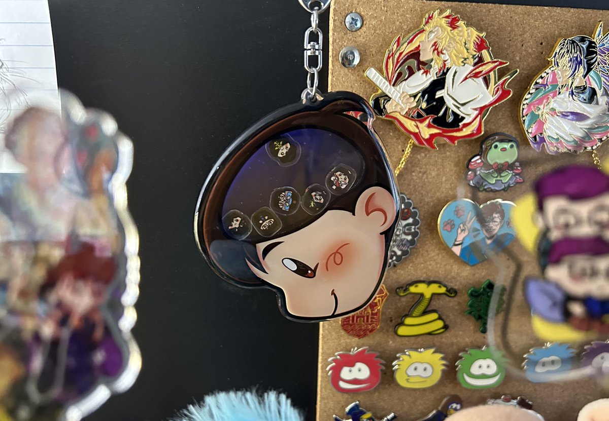 He’s here &lt;3 
But fr tysm to <a href="/NotExactLab/">Ian bee</a> for making my idea a reality, for those who don’t know
I came up with the idea of this shaker keychain months ago, little inside out kinda design and I commissioned Ian to draw it for me! 
I’d love to sell him honestly, maybe like a