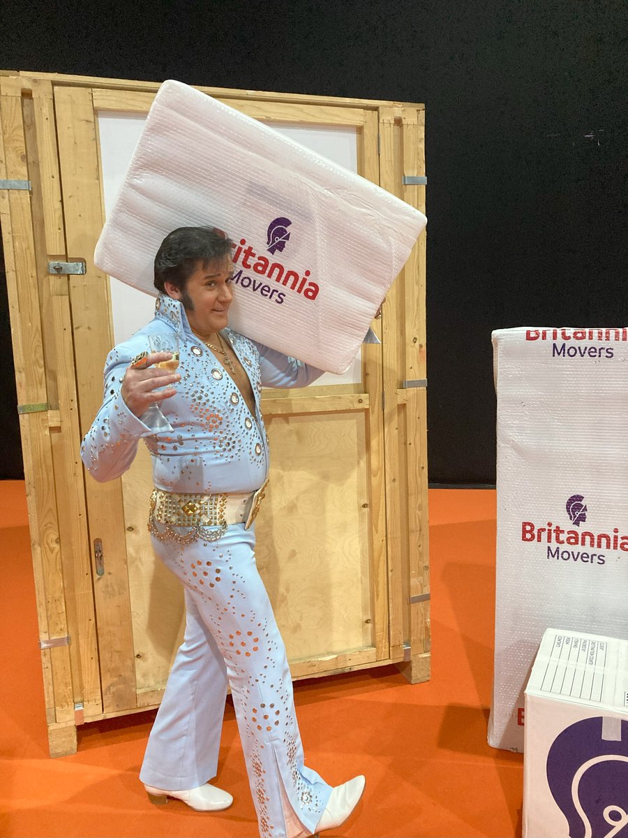 THE 2024 PACKER OF YEAR COMPETITION IS NOW OPEN FOR ENTRIES.
Delivered with the support of <a href="/BritanniaMovers/">Britannia Movers Int</a> &amp;
devised by  @Britannia Reeves, the competition is fierce.  
TO ENTER ⬇️ 

moversandstorersshow.com/packer-of-the-…