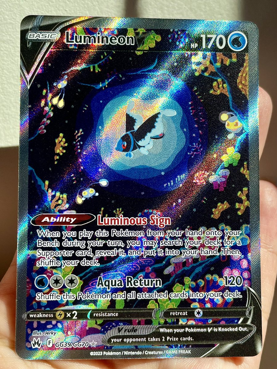 iLoiter's tweet photo. 🐠🌊GIVEAWAY🌊🐠

this weeks giveaway is this Lumineon V Galarian Gallery AR 🤩

to enter
1/Follow  

2/Like &amp; Retweet 

3/Tag a friend &amp; post a GIF of ur fav pokemon ♡ 

US &amp; Canada ONLY
giveaway ends 10/25 

#LumineonV #Lumineon #Pokemon #Giveaway #PokemonTCG #GalarianGallery https://t.co/YvqSsFmkSE