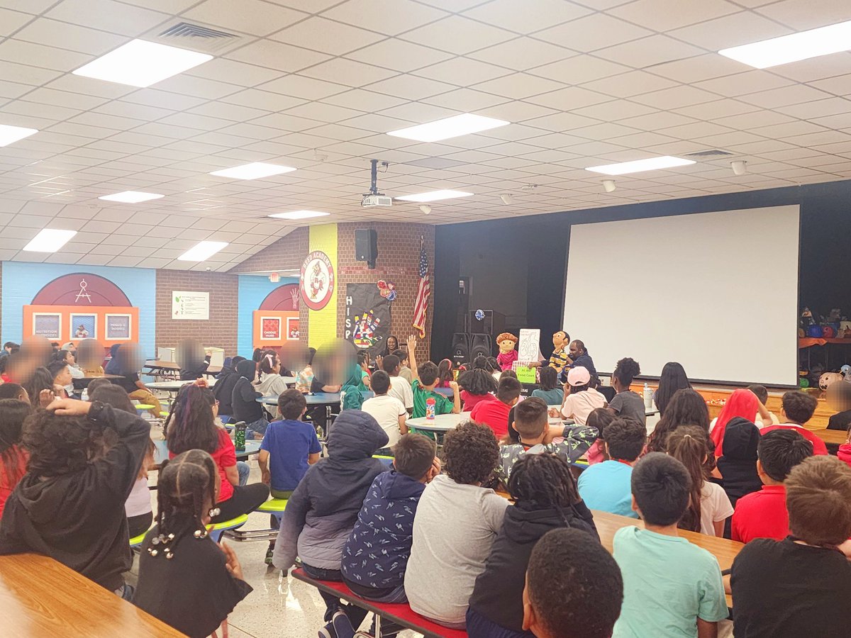 Luvelyo's tweet image. The Cardinal Nest @ReedAcad_AISD is the perfect way to kick off #RedRibbonWeek. @MDAndersonNews is so grateful and excited to help you, and @JaqueRQ1 keep students tobacco and vape free.
#EndCancer