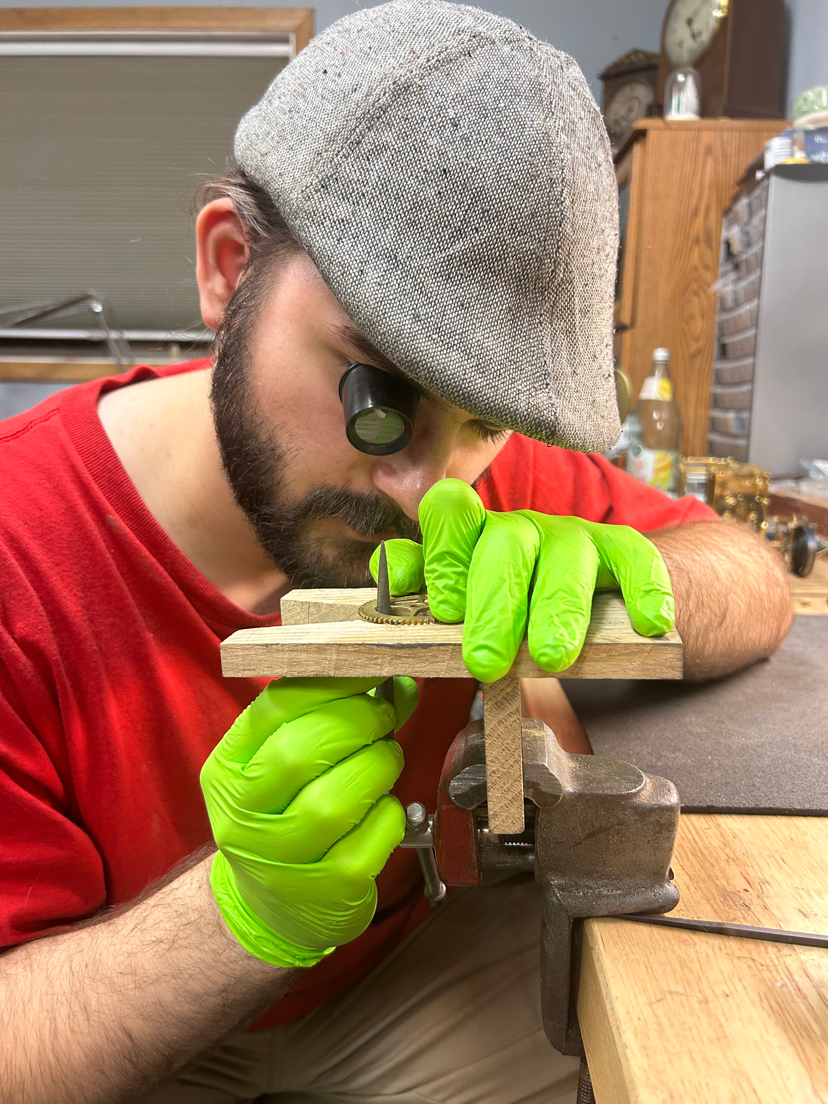 WillardHouse's tweet image. David G. Gow Memorial Scholarship For Horology

• $5K to attend advanced courses provided by various clock and watch making schools across the country.

Apply By:  November 4
Award:  December 14

Learn More:  willardhouse.org/david-gow-scho…

#highered #horology #clockmaking #clocks