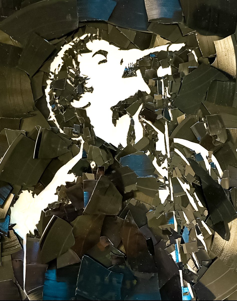 record_breakart's tweet photo. Vinyl record art of the ICONIC @liamgallagher ✨ Made entirely of broken vinyl record pieces. This man is a legend.  #LiamGallagher #Oasis #Oasis25 #OasisLive25 #oasis #vinylrecords https://t.co/iHtRjdhXnQ