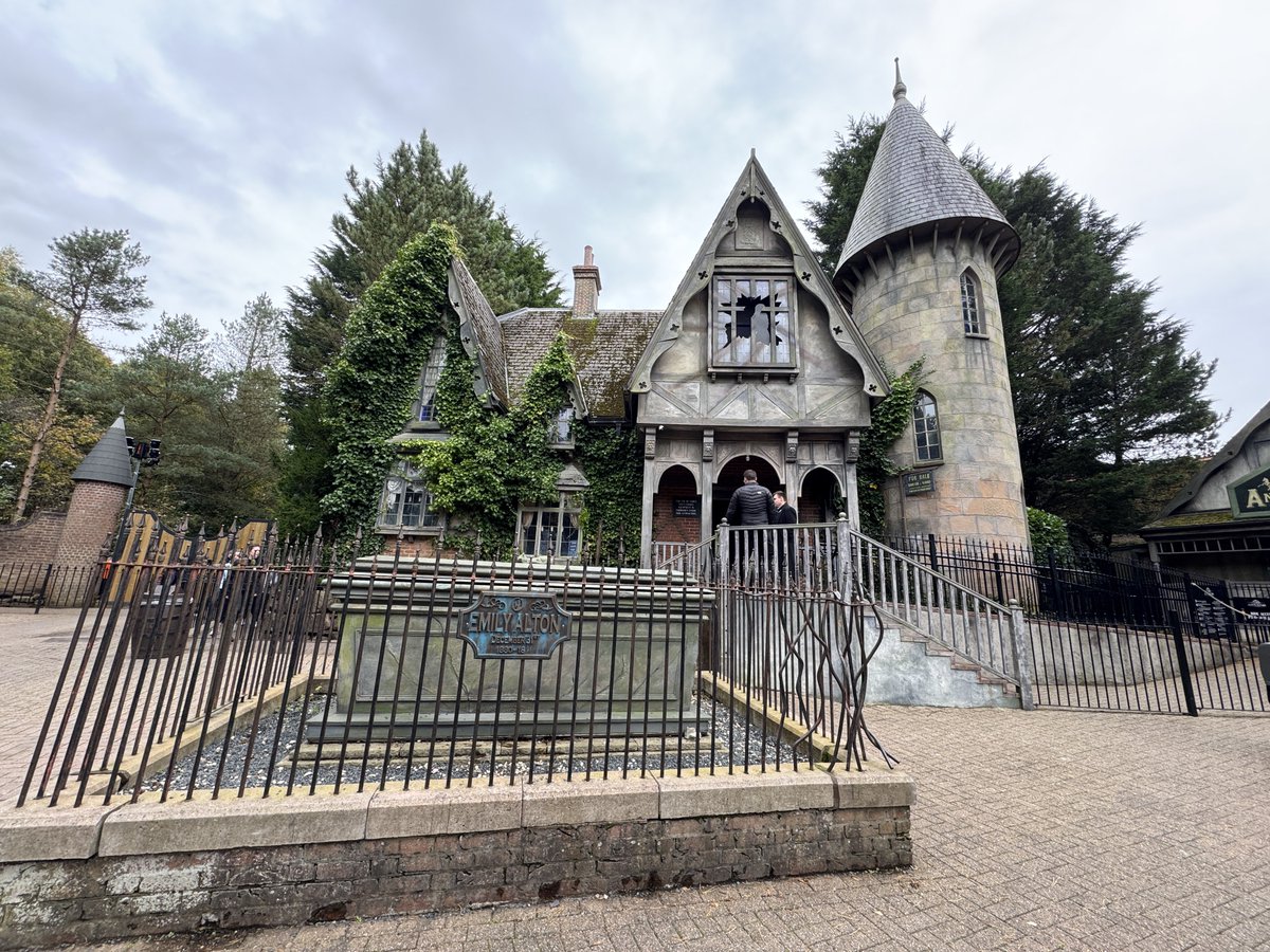 Attractions 360° tweet media