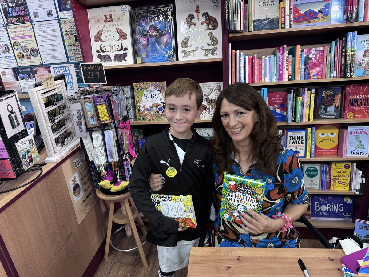 eskstudio_hello's tweet photo. Absolutely over the moon to meet his literary hero tonight! Thank you @LizPichon for taking the time to chat tonight and sign his books… they’ll be treasured forever ❤️ https://t.co/eOJCICnvsi