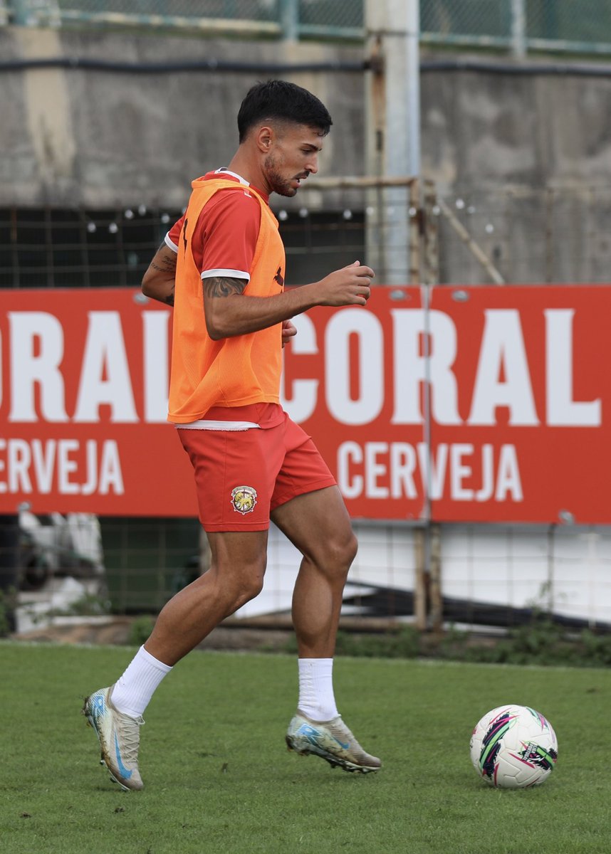 MaritimoMadeira's tweet photo. Nova semana, novos objetivos! 💪⚽️

#CSMaritimo #GritaBemAlto #FCFCSM https://t.co/oRybZMYtaL