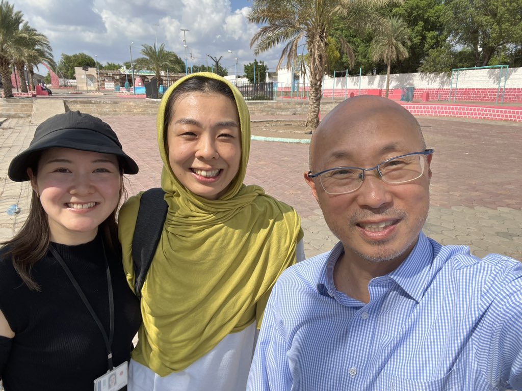 amb_japon_dj's tweet photo. J’ai profité de notre visite à Dikhil pour encourager Mme YOSHIZAKI Miyuki, une infirmière japonaise qui travaille au Centre Medico-Hospitalier. Elle contribue beaucoup à l’amélioration des conditions de vie des enfants.

#Djibouti🇩🇯 #Japon🇯🇵 #Dikhil #CMHD #JICA #JOCV #infirmiere https://t.co/QTPfa8Wc3d