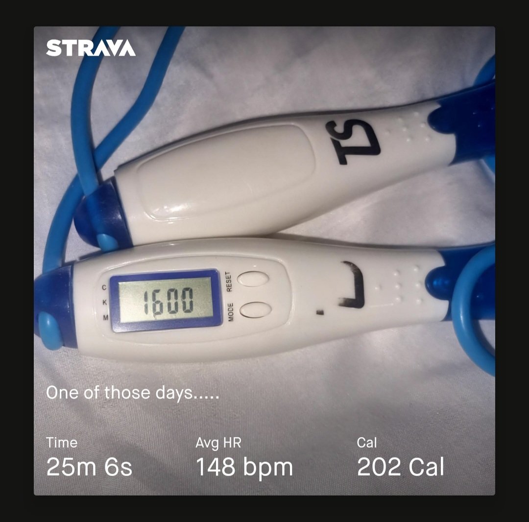 thembu_tp's tweet image. A typical Monday it was....

#IPaintedMyWorkout
 #OwnRace #OwnPace #WeMove #IChoose2BActive #MentalHealthMatters 💚💚💚
#Skipping
