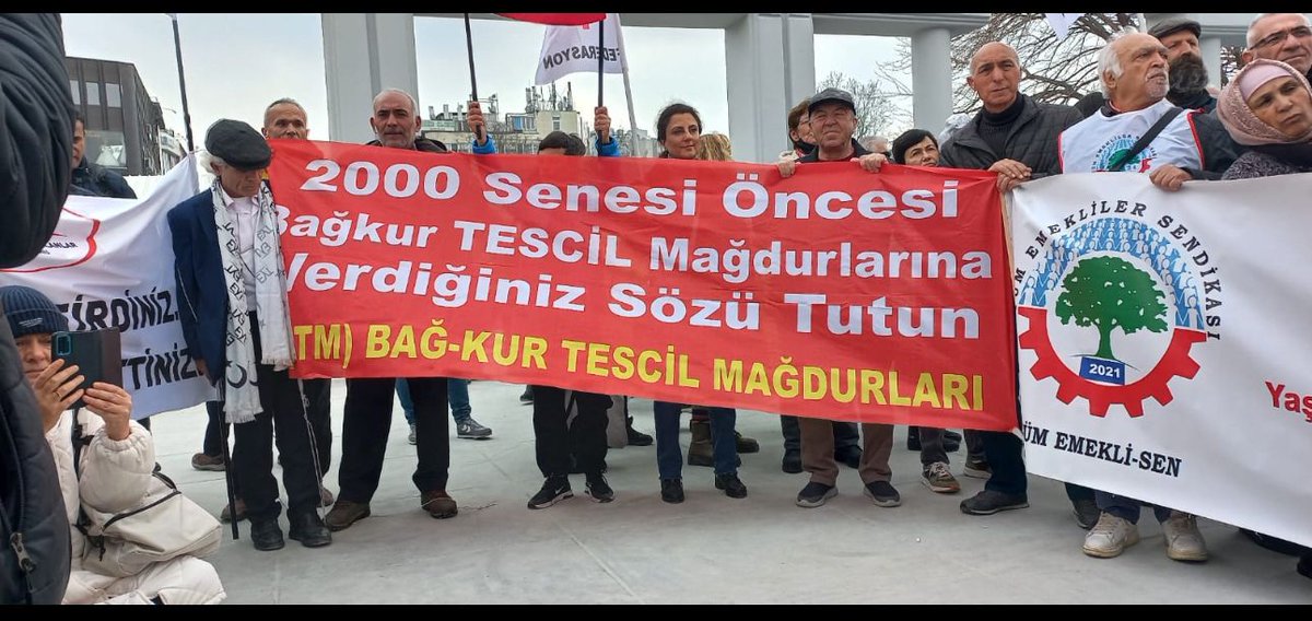 <a href="/serkan3622/">serkan</a> <a href="/ozgurcelikchp/">Özgür Çelik</a> #BağkurTescili Yok saydınız
Hak vermeyi Layık görmediniz
Esnafın Emeklilik Hakkını bitirdiniz 
Adil Olmadınız
55-65 Yaş aralığındaki #BağkurTescilMağdurları
<a href="/RTErdogan/">Recep Tayyip Erdoğan</a>
<a href="/AK_PartiVan/">AK Parti Van</a>
<a href="/akzonguldak67/">AK Parti Zonguldak</a>
@akpartiyozgat66
<a href="/AkPartiYalova77/">AK Parti Yalova</a>
<a href="/akparti_usak/">AK Parti Uşak</a>
<a href="/akparti_tunceli/">AK Parti Tunceli İl Başkanlığı</a>
<a href="/aktrabzon61/">AK Parti Trabzon</a>