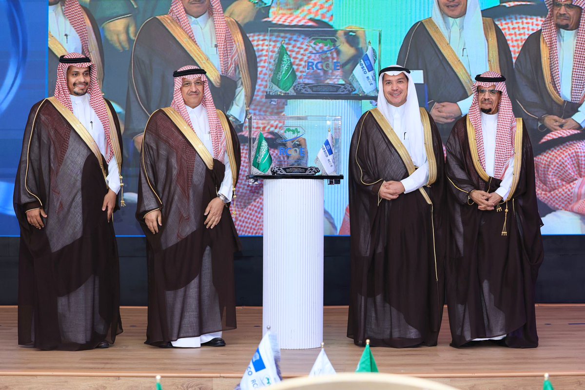 moe_gov_sa's tweet photo. رعى احتفال مركز اليونسكو الإقليمي للجودة والتميّز في التعليم @UNESCO_RCQE بمرور 10 سنوات على تأسيسه، وكرّم مدن التعلّم..

وزير التعليم: انضمام #مدن_التعلّم لشبكة #اليونسكو؛ يعكس التزام المملكة بدعم التعليم المستدام، وتبني أفضل الممارسات العالمية.

https://t.co/RHIqc3hSog https://t.co/WvfZaFLqPY