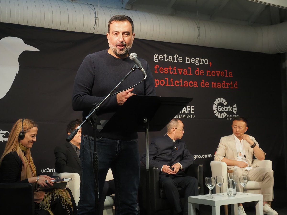 getafenegro's tweet photo. La mesa de presentación de escritores invitados de China en imágenes. Han participado #AhYi, #HeJiahong, #NaDuo y #JunTian Moderadora Maica Rivera

#la17deGN @ChinaEmbEsp @ccchinamadrid @InstCervantes @aytogetafe @Ed_Popular @AdrianaHidalgoE 

📸 @ftoniguerrero https://t.co/cXSqaZ8KhG