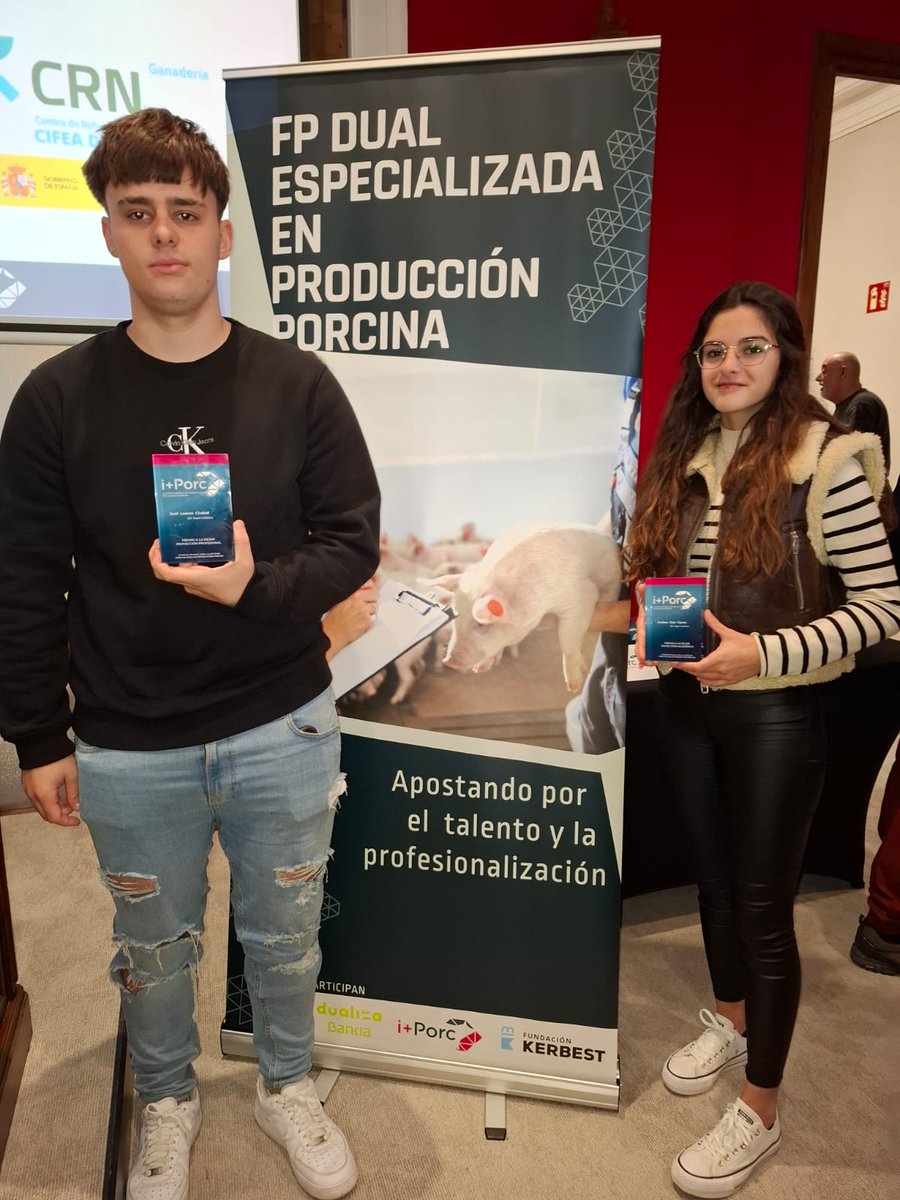 IES Reyes Católicos tweet media