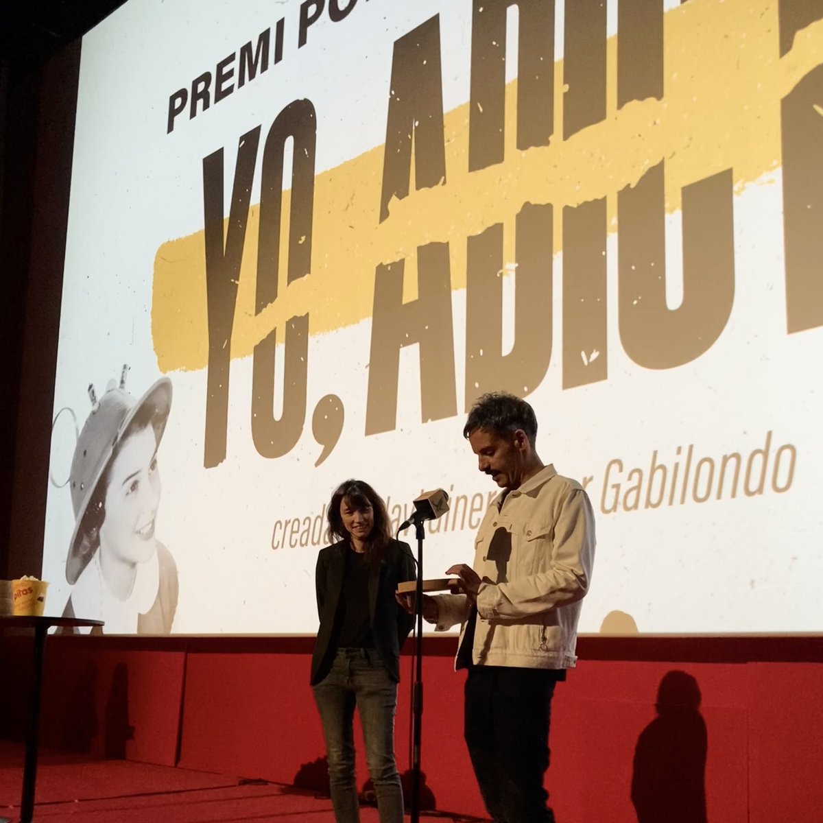 Enhorabuena a <a href="/j_giner/">Javier Giner 🏳️‍🌈</a> por llevarse el premio <a href="/popitas/">Popitas</a> del público y mejor serie en sección nacional en la presente edición de <a href="/SZSfest/">SERIELIZADOS FEST</a> Muy merecido reconocimiento a YO, ADICTO, pocas series he visto con tanto derroche de verdad y corazón ♥️