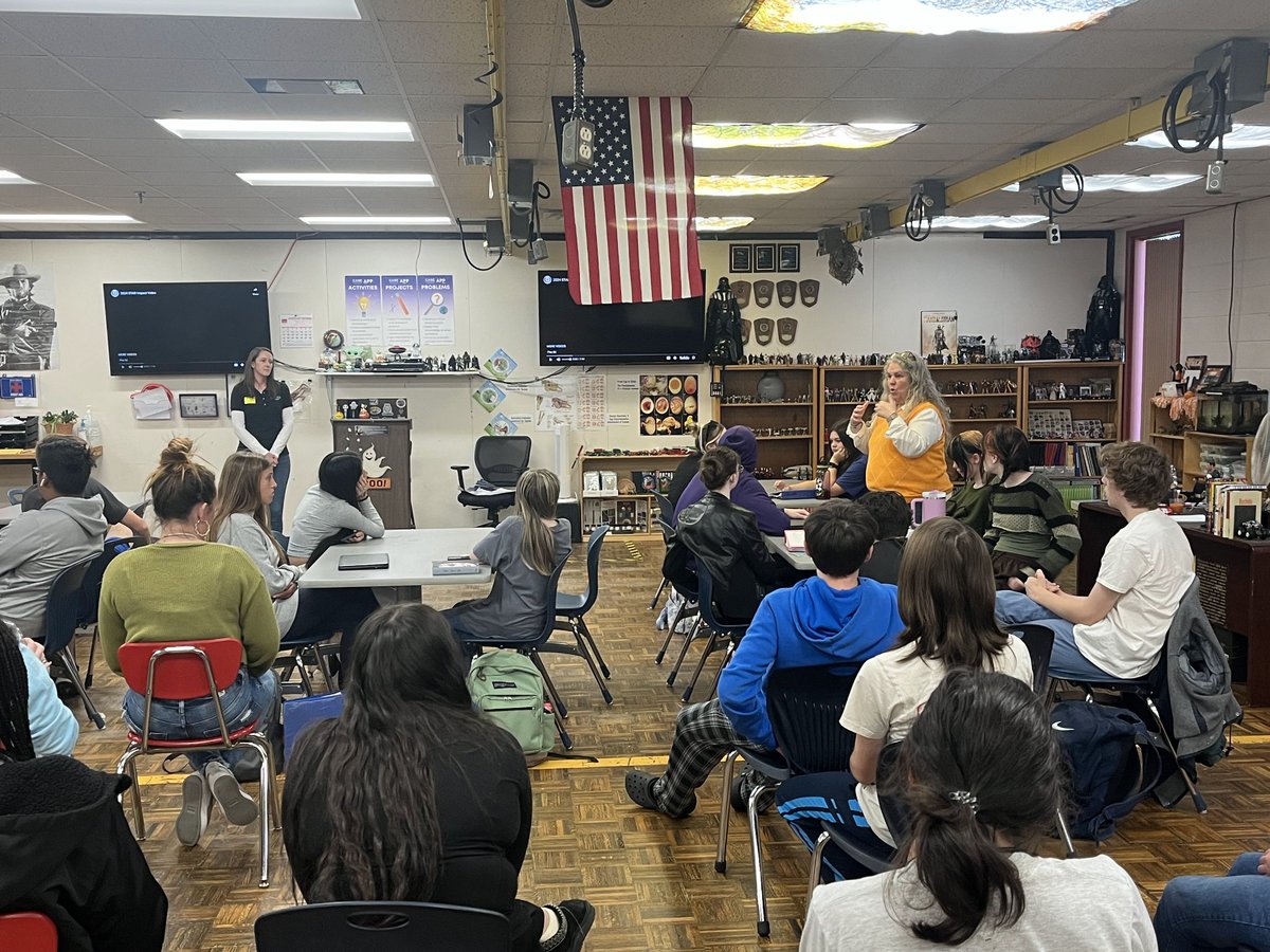 Best Ever-  In-House field trips, career exploration, and collaboration.   Thanks STAR therapeutic riding for visiting today.  <a href="/Byingtonprek/">Wendy Erwin</a> <a href="/ByingtonFFA/">Byington-Solway FFA</a> <a href="/KHS_HOSA/">KARNS HIGH HOSA</a> @MaryBrooks_KCS <a href="/CTE_Mosley/">Matthew Mosley</a> <a href="/KarnsHighHSHS/">Karns High Health Sciences & Human Services</a>