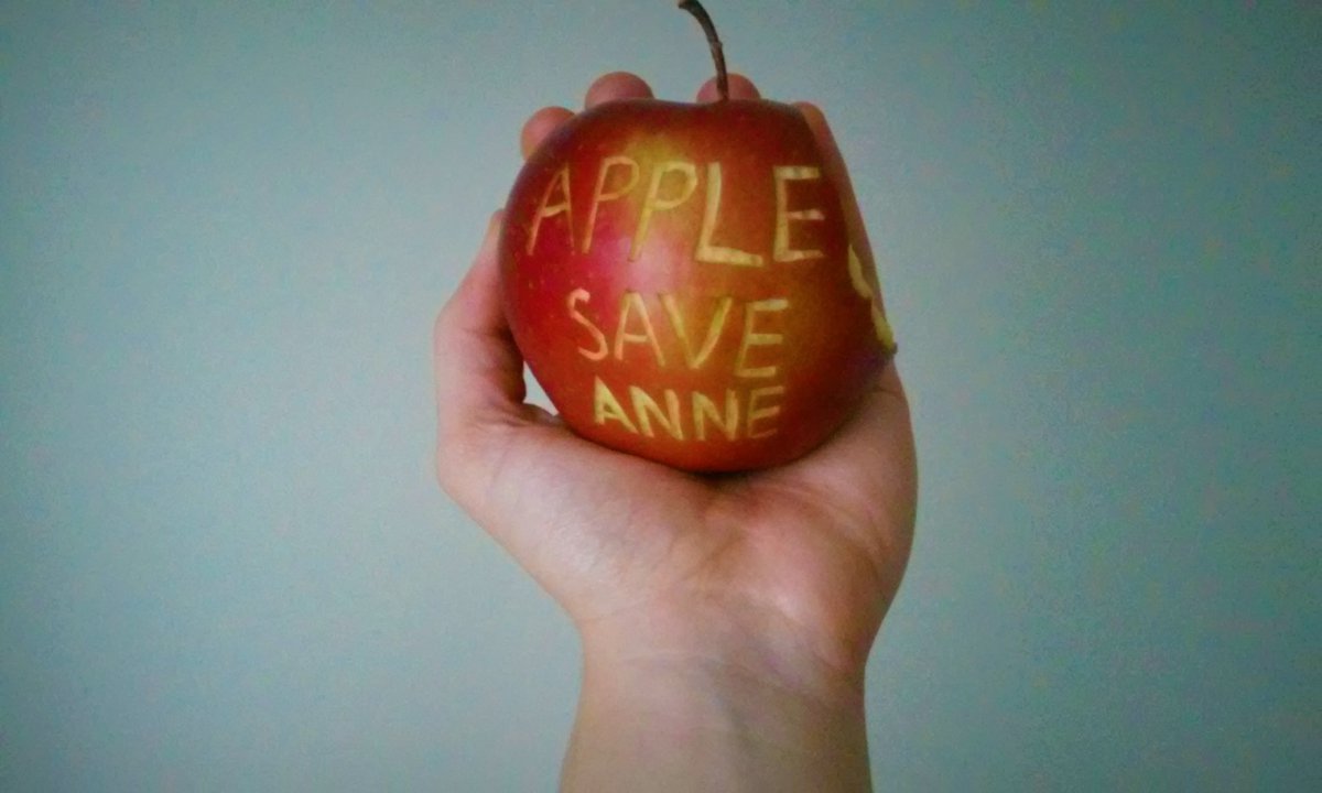JuliaBlythe_'s tweet photo. Reminds me of the time when the fANNEdom tried to get Apple's attention.🍎
Why is everything reminding me of Anne again?
Oh, right, the anniversary is coming soon😢
#renewannewithane https://t.co/DvcepADYkl