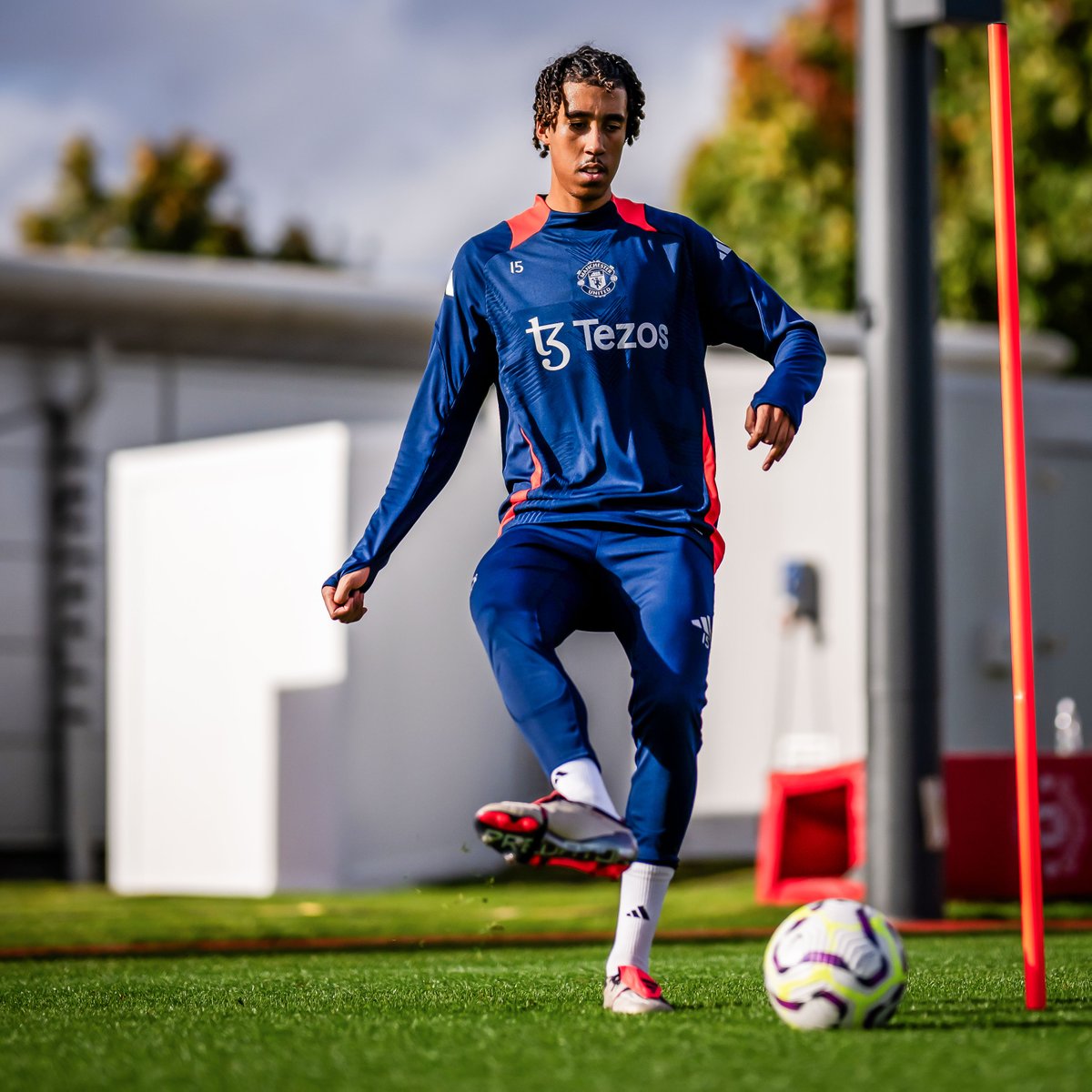 brfootball's tweet photo. Manchester United fans seeing Leny Yoro back training 😍 https://t.co/RElEVK9xV3