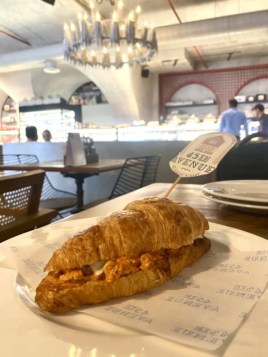 TheDineDivine's tweet photo. Another place which has become one of our favourites

📌Signature Croissant Sandwich (Chicken)
📌 Hummus Chicken Fatteh
📌Irish Coffee Macaron, Chocolate Pastry

📍45th Avenue by Karachi Bakery, Hyderabad

#dinedivine #restaurantsofIndia #hyderabadfood https://t.co/S4Kx3aUaYH