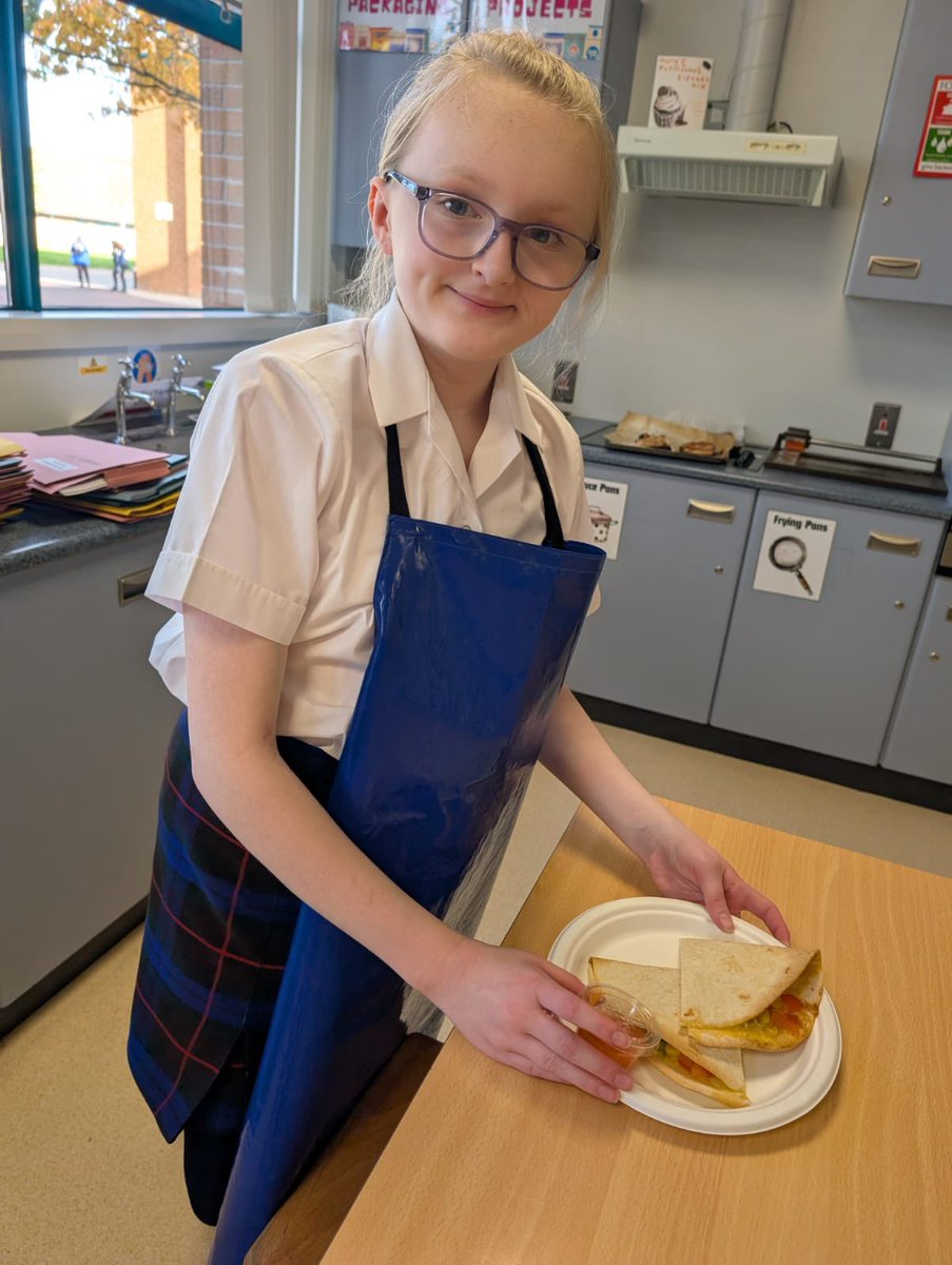 stgenshe's tweet photo. Year 8’s are making Quesadillas this week. Fantastic knife skills demonstrated! 🇲🇽🔪@stgensAP @_stgens https://t.co/IkxDNJp5fr