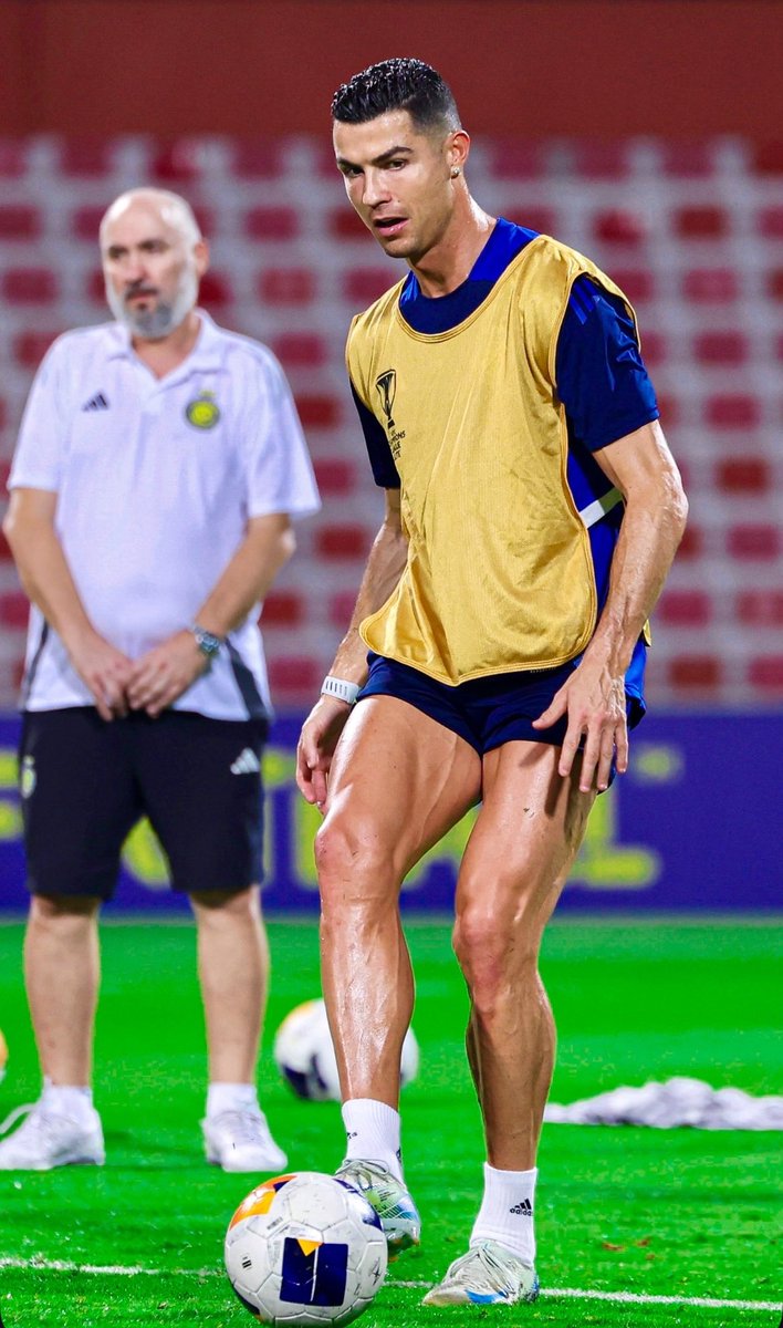 CR7xWorld's tweet photo. الاسطورة كريستيانو في تدريبات اليوم 🐐 https://t.co/o2sONzj4vD