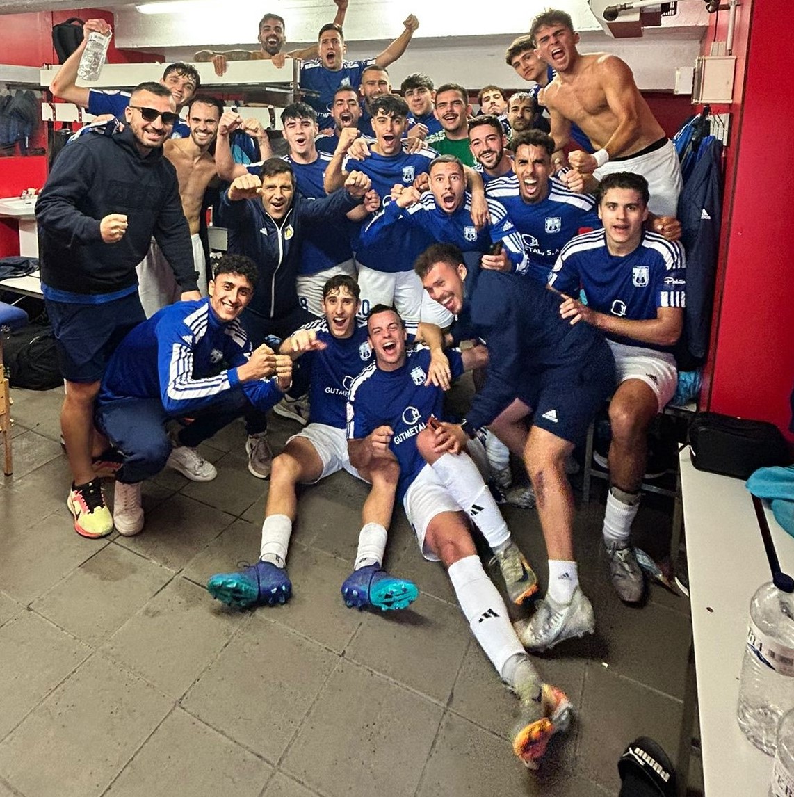 #PrimerEquipUEC | 🟡🔵

📸 Celebració al vestidor del #PrimerEquip després del primer triomf de la temporada a domicili, aconseguit ahir a Manlleu!

👏👏 Enhorabona, Equip!

#SomHiGrocs #LligaElit