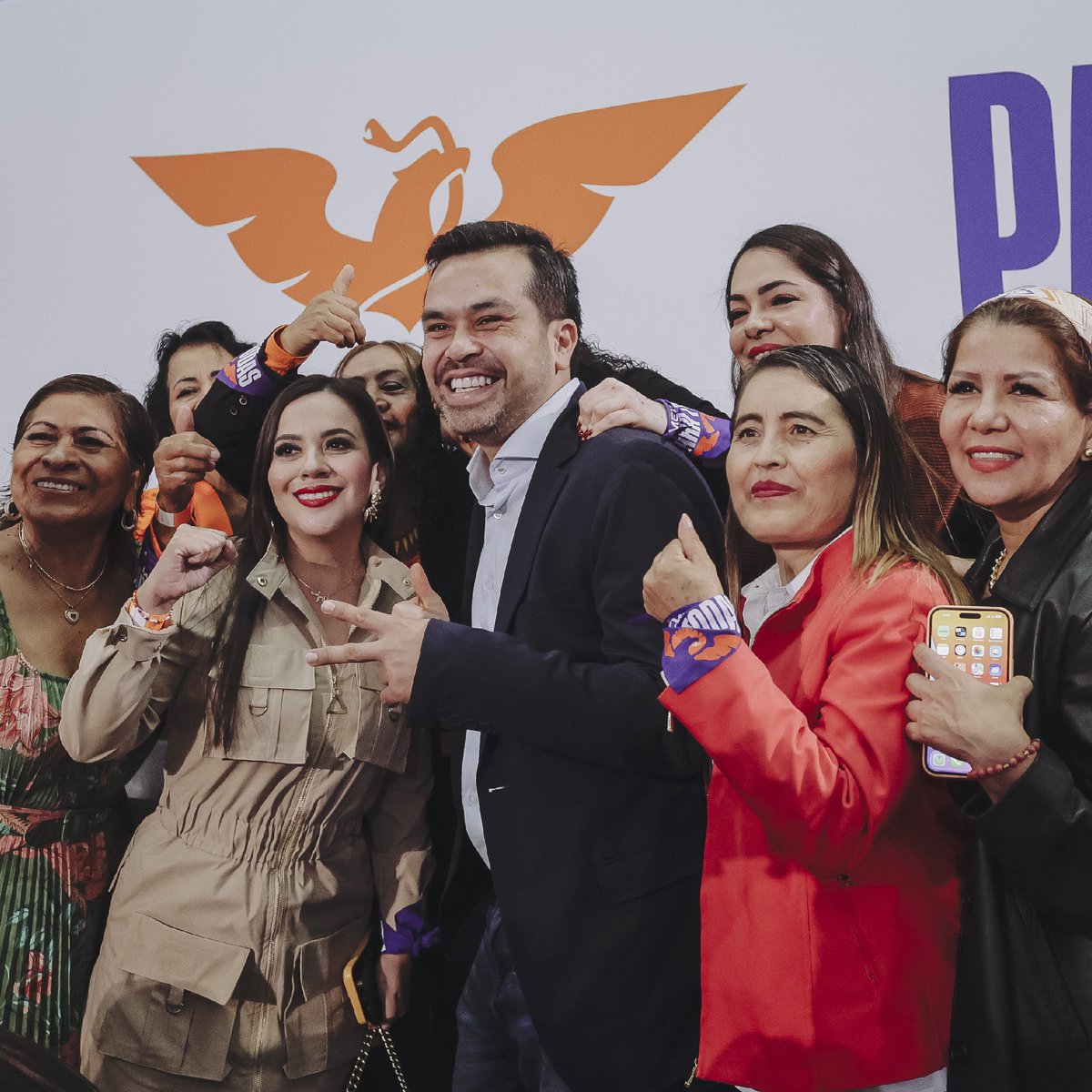 AlvarezMaynez's tweet photo. La tercera convención nacional de @MujeresMovMX fue un momento para agradecerle a cientos de candidatas y compañeras que hicieron posible una votación histórica.

Vamos a seguir impulsando derechos y causas como el sistema nacional de cuidados y las licencias de paternidad junto a miles de compañeras 💜.