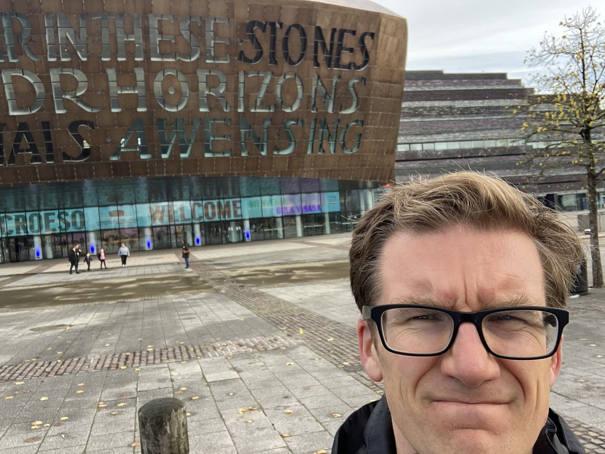 Did my first ever gig in Cardiff, despite living there for 3 years. Nice venue! Still can’t do selfies, too late to learn now.