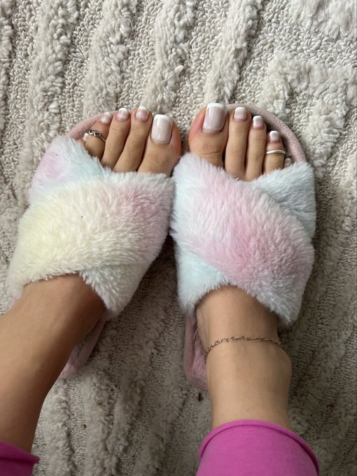 New mani/pedi coming ~ tho I know some of you love the long nails 😍 https://t.co/axODUlHsli