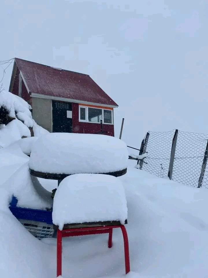 Giresun'dan muhteşem görüntü... ❄️⛄❄️

Doğu Karadeniz bölgesinin yüksek kesimlerinde yoğun kar yağışları Çarşamba gününe kadar aralıklarla devam edecek.
👉Daha fazla bilgi ve paylaşım için sayfamızı takip edin. 
#Trabzon #giresun #Meteoroloji #karyağışı #haberler #yenidoğan