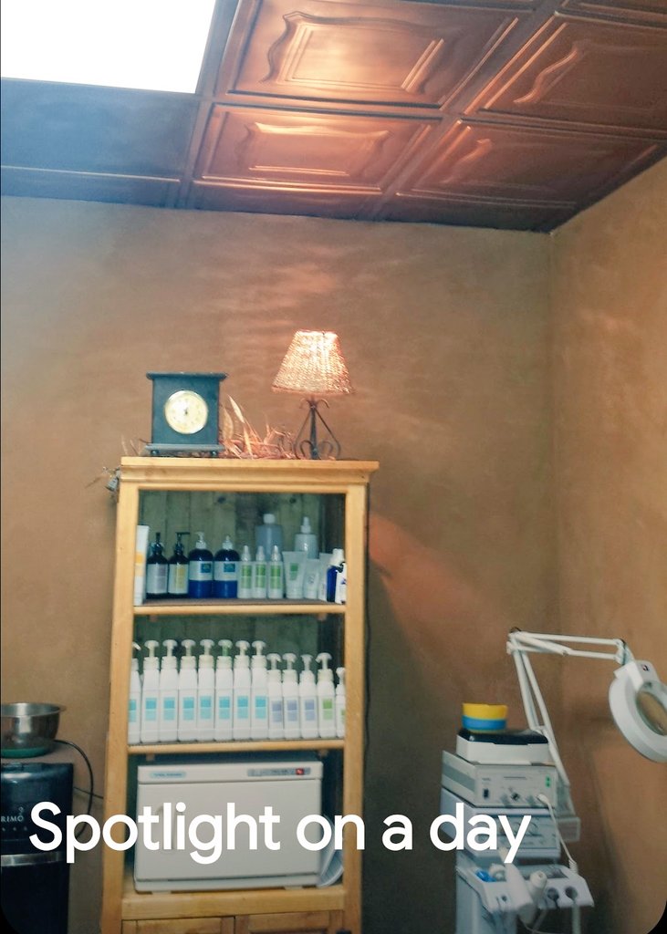 AthenaUnicor's tweet image. Google reminding me about when I managed and was a esthetican at spas. #workforyourself #selfemployed