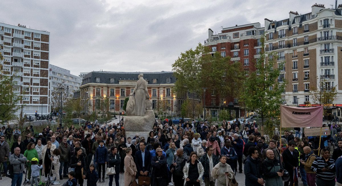 La Ville de Saint Ouen a rendu hommage ce soir à Paul Varry, tué par un automobiliste, lors d'un recueillement républicain en présence de sa famille. <a href="/karim_bouamrane/">Karim Bouamrane</a>