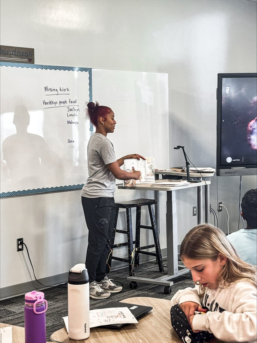 Aaliyah representing at Hazel Point for America Reads Day! 📚💛 

#AmericaReads #IowaSwarm #HawkeyeNation