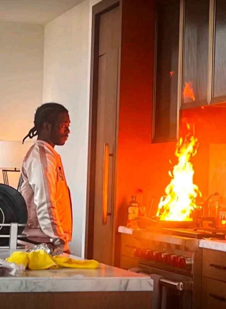 Electrum chef probably 

#legendsofavantris #onceuponawitchlight #ouaw #kremylecroux