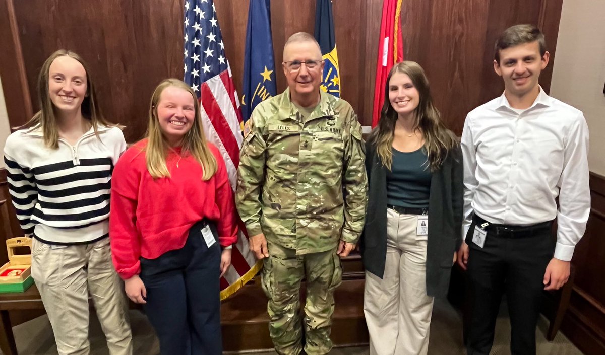 HoosierTAG's tweet photo. I enjoyed talking with Governor’s Fellows about their interests and the @NationalGuardIN’s unique state and federal mission. https://t.co/VsO2ANwA74