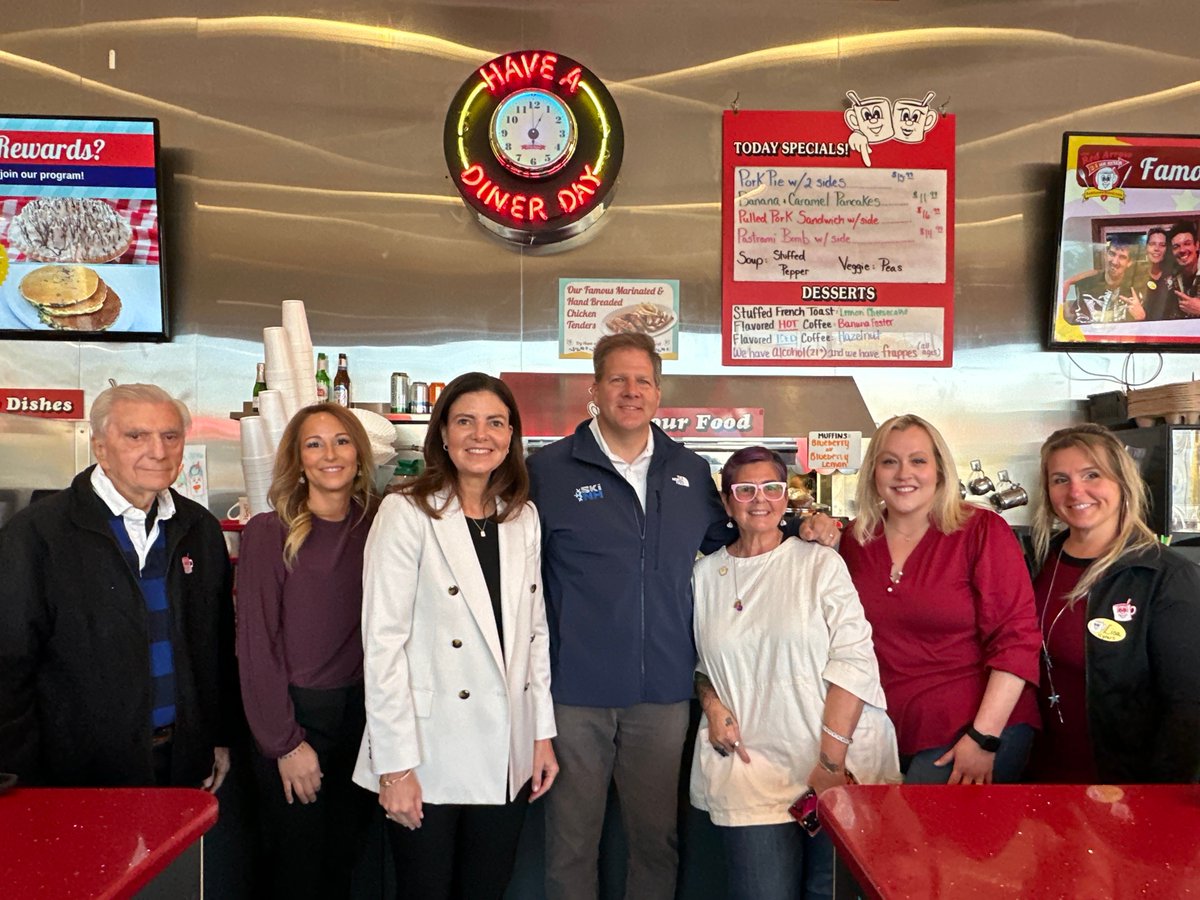 Red Arrow Diner (@redarrow24diner) on Twitter photo What a fun morning! <a href="/ChrisSununu/">Chris Sununu</a> stopped by our Concord location with <a href="/KellyAyotte/">Governor Kelly Ayotte</a> to meet and greet customers as well as the Red Arrow Diner team. Have a diner day! ☕❤️
*️⃣We do not endorse any politician. Everyone is welcome at the diner & we love sharing photos of our guests! What a fun morning! <a href="/ChrisSununu/">Chris Sununu</a> stopped by our Concord location with <a href="/KellyAyotte/">Governor Kelly Ayotte</a> to meet and greet customers as well as the Red Arrow Diner team. Have a diner day! ☕❤️
*️⃣We do not endorse any politician. Everyone is welcome at the diner & we love sharing photos of our guests!