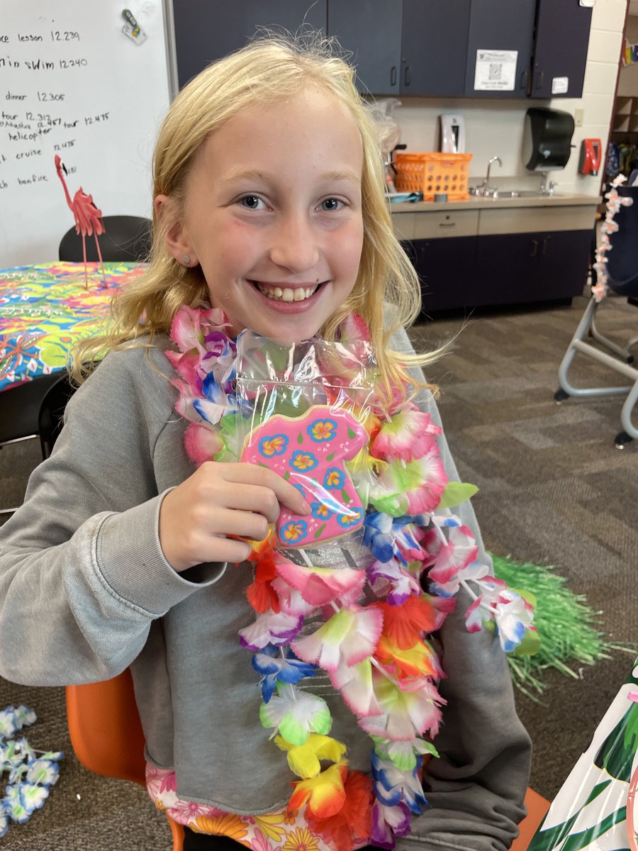 PCSD_GB's tweet photo. Mrs. Blackburn’s 5th grade class ⁦@PCSD_GB⁩ planned a Hawaiian themed celebration for a very special #RaiderStrong student who visits there next week with her family. 🌺🍍🌴🥥😊🎉👍🏻 https://t.co/YUrEaGxGqg