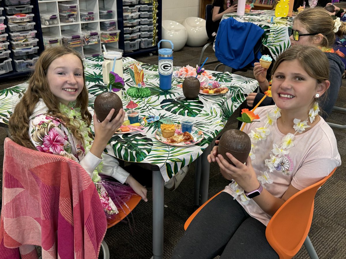 PCSD_GB's tweet photo. Mrs. Blackburn’s 5th grade class ⁦@PCSD_GB⁩ planned a Hawaiian themed celebration for a very special #RaiderStrong student who visits there next week with her family. 🌺🍍🌴🥥😊🎉👍🏻 https://t.co/rqBdSm32kW