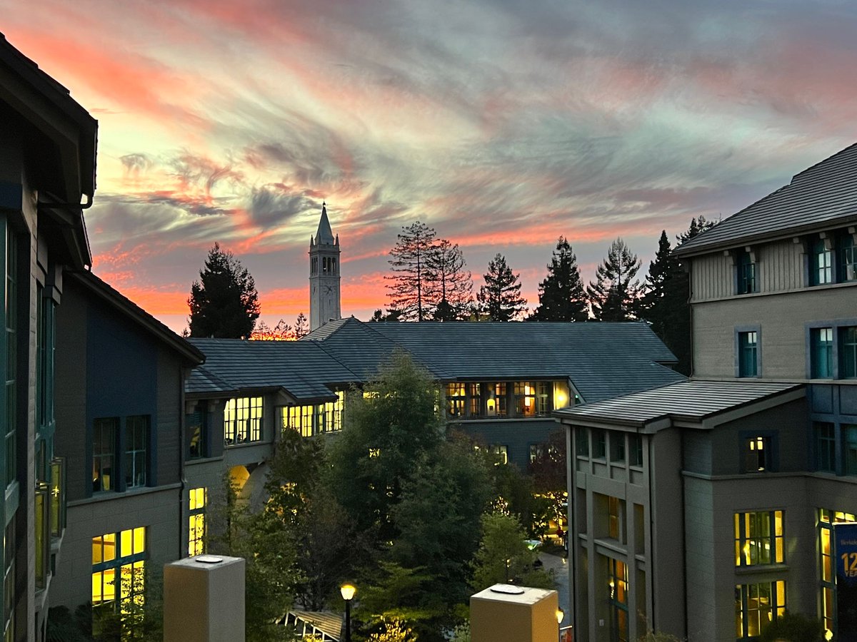 BerkeleyHaas's tweet photo. The perks of attending evening classes at Haas. 😍 #EWMBA #BerkeleyHaas #UCBerkeley
📸: Rebecca Portnoy, Ph.D https://t.co/YtWuATBRvB