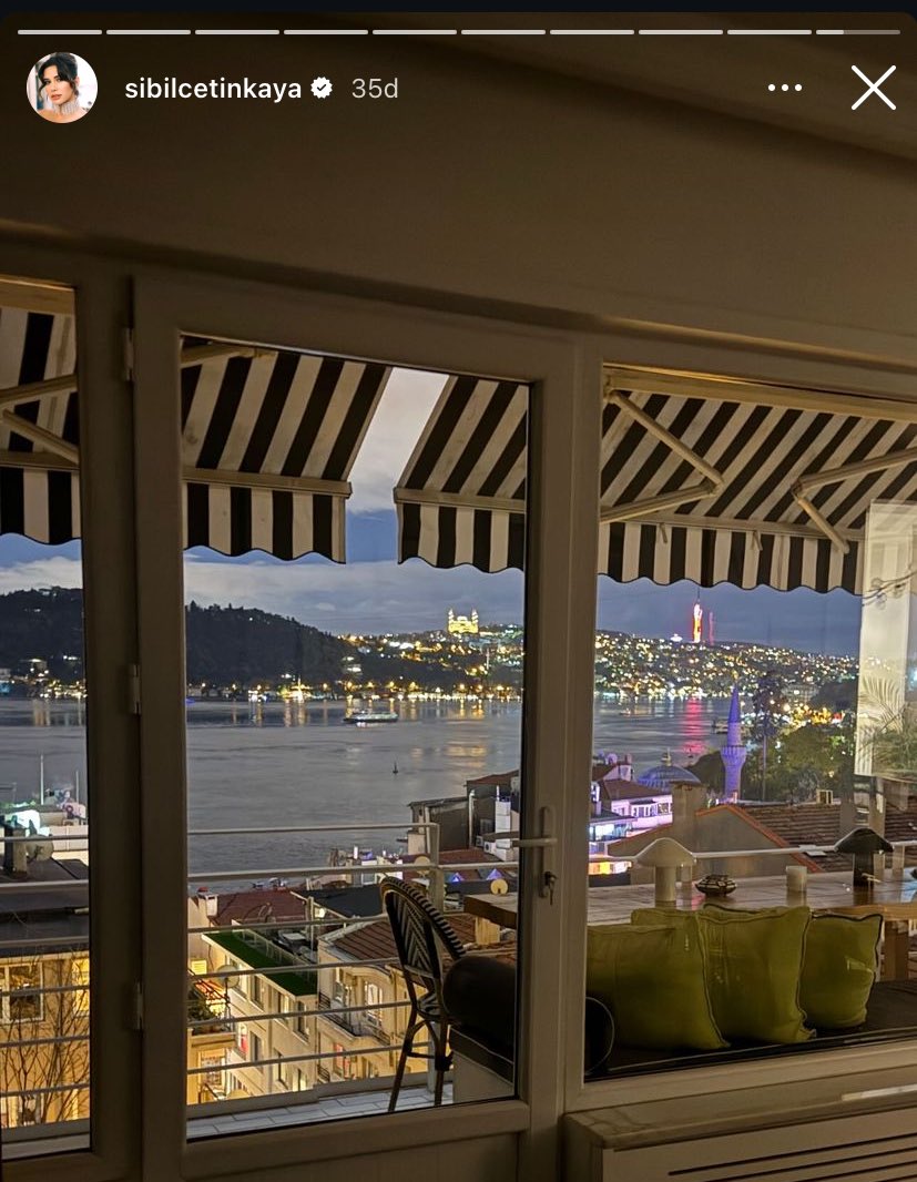 kadının evindeki manzaraya bakın ya bu SINIF FARKI beni perişan ediyor