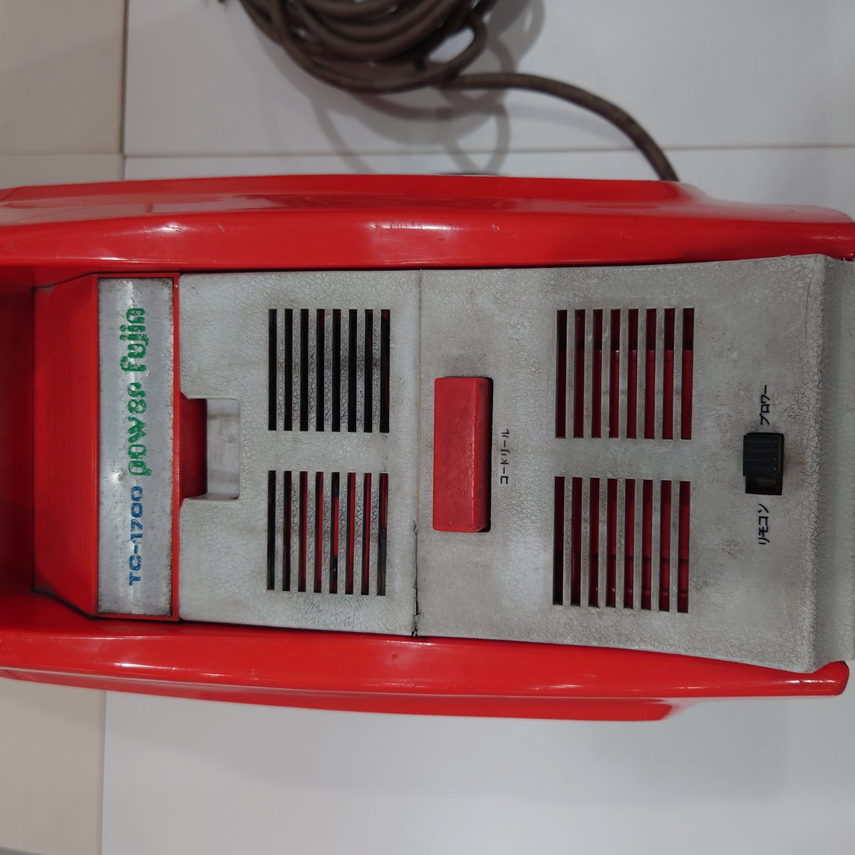 昭和40年代、当時全盛を誇った日本プロレスの中継で、リング上を掃除し