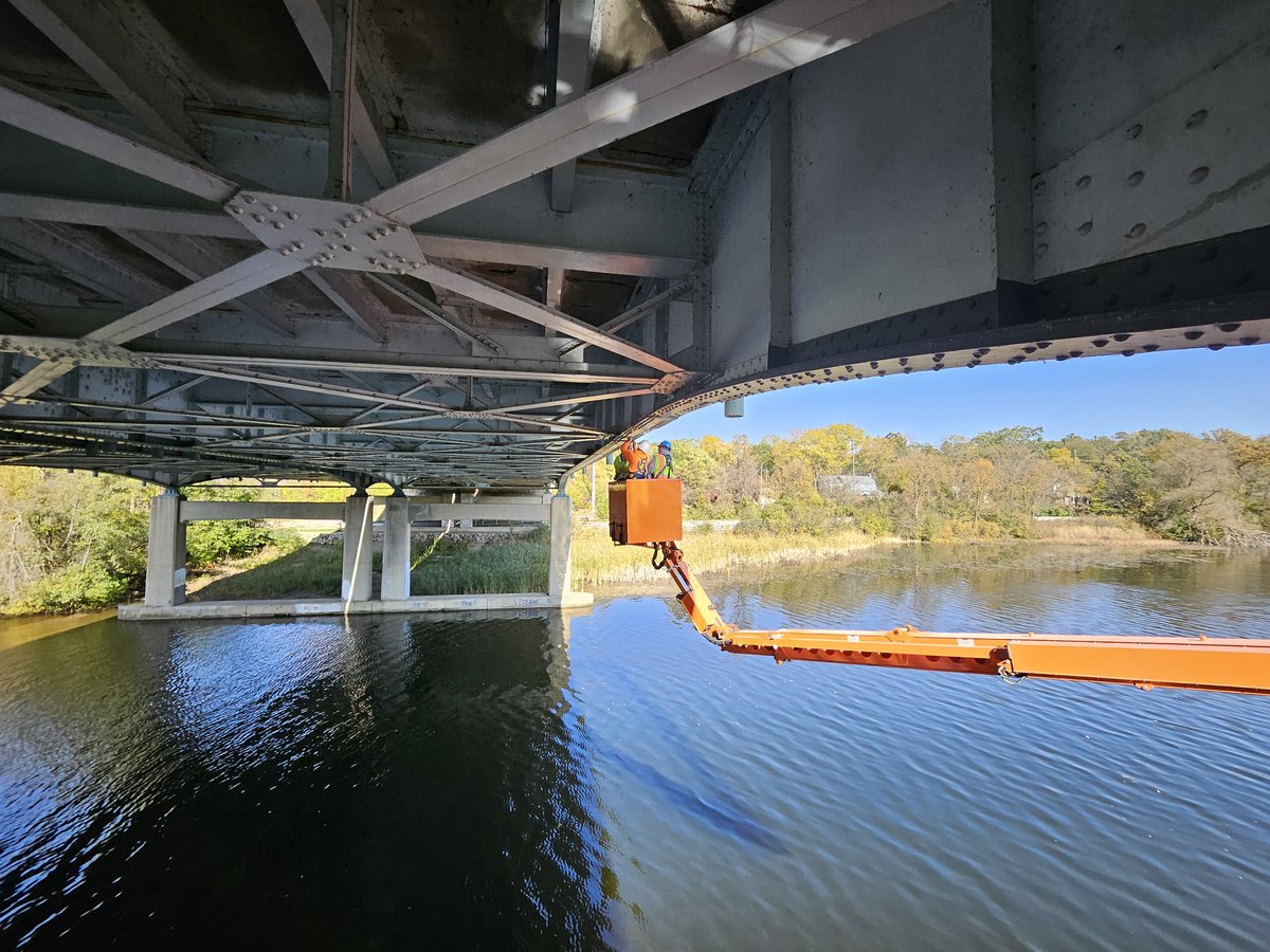 SBRITE_Center's tweet photo. #SBRITE is proud to partner with @MichiganDOT to monitor and evaluate the #fatiguelife of one of their two-girder #steel bridge. By closely #monitoring the bridge's behavior, we aim to provide valuable insights into its fatigue life and help extend its lifespan @PurdueCCE #Purdue https://t.co/h4DjWCE9pd