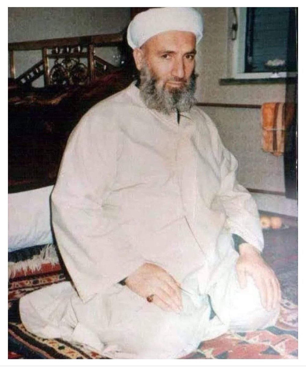 sofilerinmekan's tweet photo. Sultan'il muslimin Şeyh Seyyid Muhammed Raşid hz sene-i devriyesi 🥀22 ekim 1993🥀 Rabbim makamini alî etsin bizleride şefaatlerine nail eylesin🥀 https://t.co/cXkkQu7tme