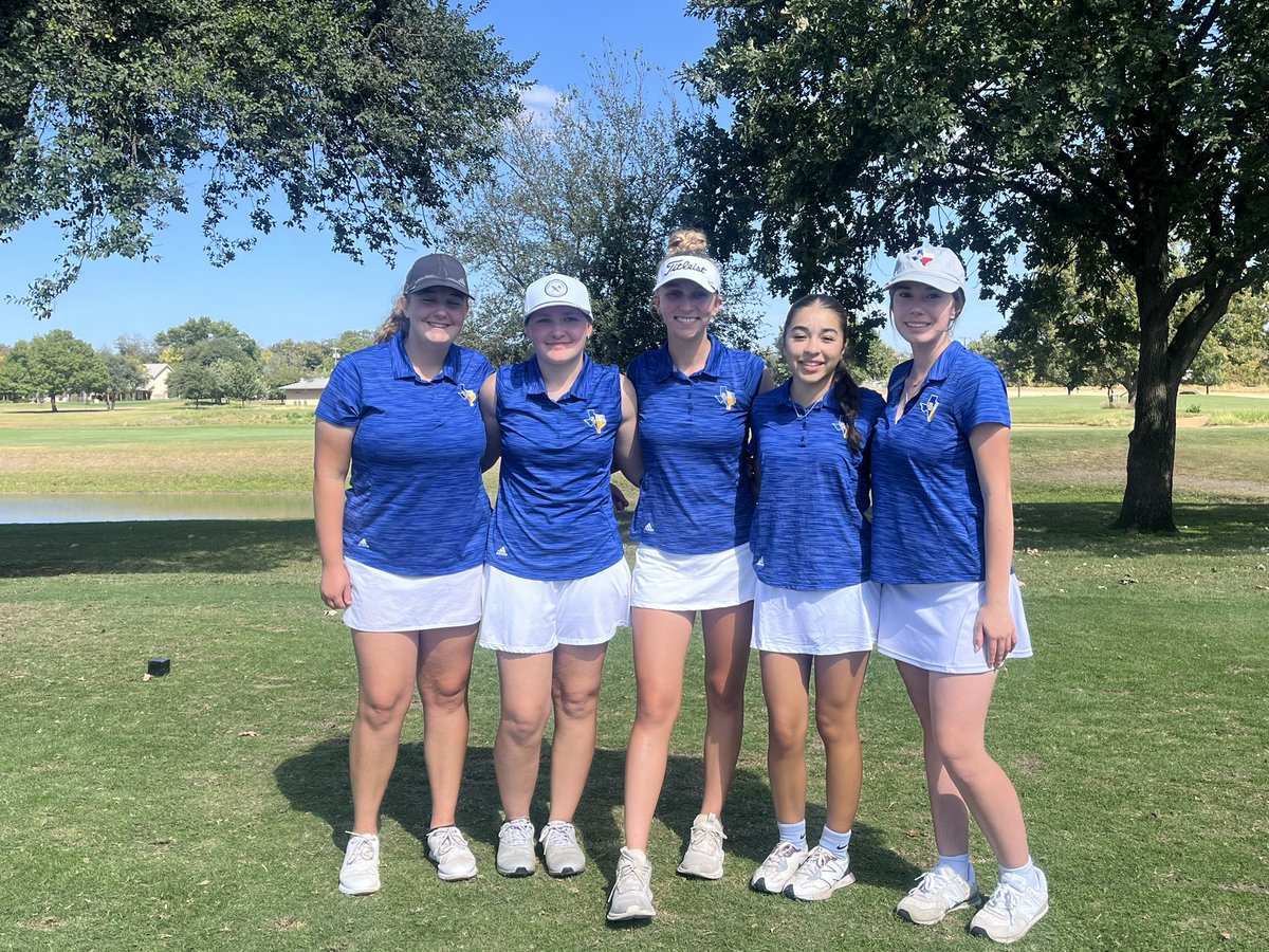 The Varsity girls played in their first tournament today at Landa Park. The day was highlighted by Carli Moy’s 87 and a career best 88 from Jorden Arnold. Great job today ladies. @SamuelClemensHS <a href="/ClemensBuffsFB/">Clemens Football</a> <a href="/SCUCISD/">SchertzCiboloUC ISD</a> <a href="/Coach_Lehnhoff/">Coach Scott Lehnhoff</a>
