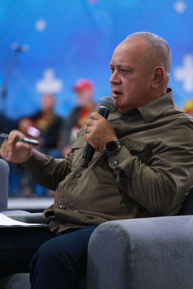 <a href="/delcyrodriguezv/">Delcy Rodríguez</a> #AHORA || Vpdte. Sectorial Cap. @Dcabellor: “El VEN911 es un punto de comunicación de cualquier novedad que pase en el país, eso debe estar al servicio de las comunas, para que sea manejado, trabajado y que la gente pueda por esa vía mandar información las 24hrs del día"