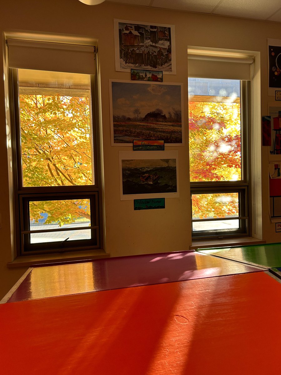 En plein air painting the art room tree at golden hour this morning 🍁🍂