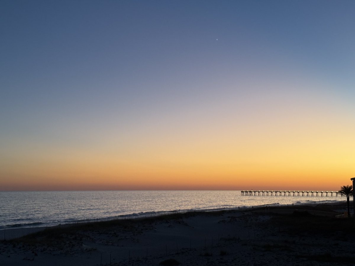 44emitchell's tweet photo. Beautiful sunset at Pensacola Beach ⁦@simpsonWVTM13⁩ https://t.co/OsUviCp54d