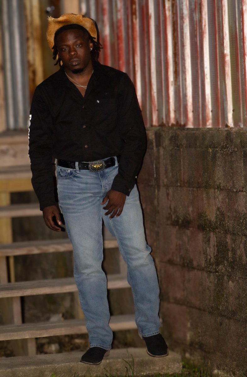 yhungdecain's tweet image. We do things ah li different round here 🌵🏜️ #LLRB #bucklemeetings #buckle