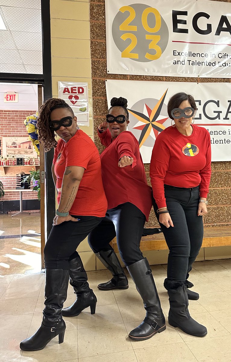 CHES SUPERHEROES…united and fighting against DRUGS for Day #1 of Red Ribbon Week!
#redribbonweek #fightagainstdrugs #leadershipteam #CHESROCKS
